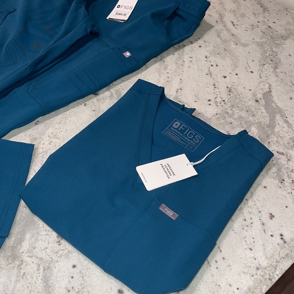 Caribbean blue figs scrubs (3 pieces)